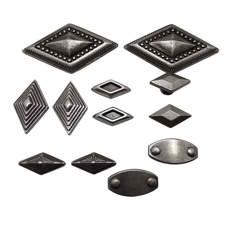 Gemischte Metall-Ecken, Rauten und Herzformen als Ziernieten für Leder, silbern