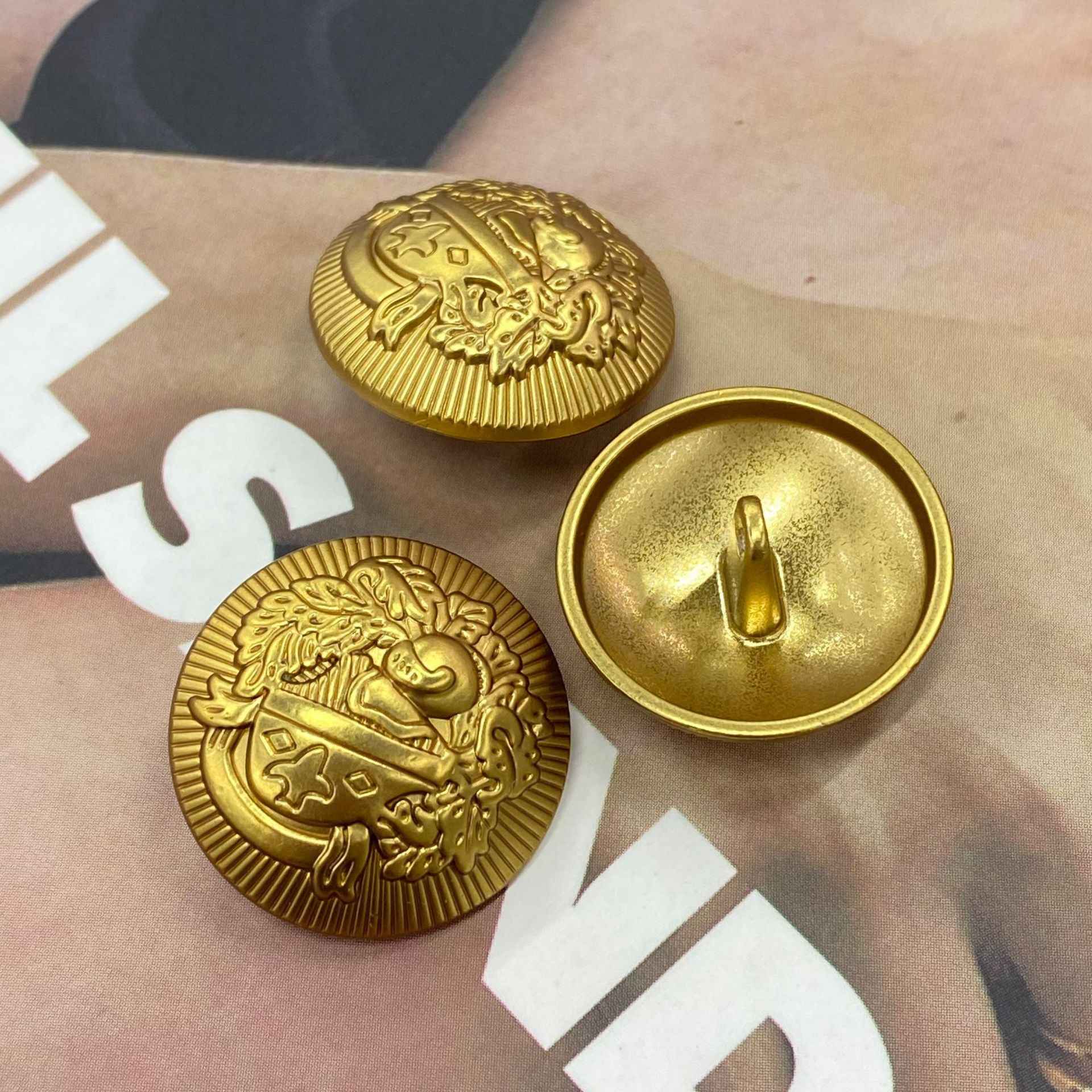 Pirate Vintage Metal Shank Buttons, light gold, 15–23mm, relief front and shank back