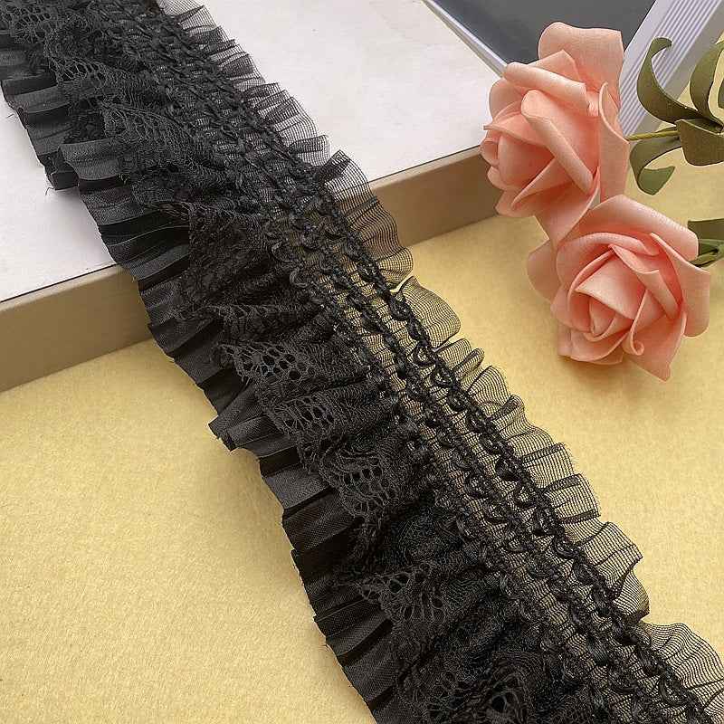 Schwarze Satin-Spitzen-Rüschenborte mit feiner Lochspitze und Falten