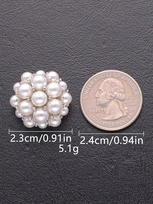 Blumige Zierknöpfe mit 3D Perlen, weiß, ca. 2.3 cm, goldfarbener Rand