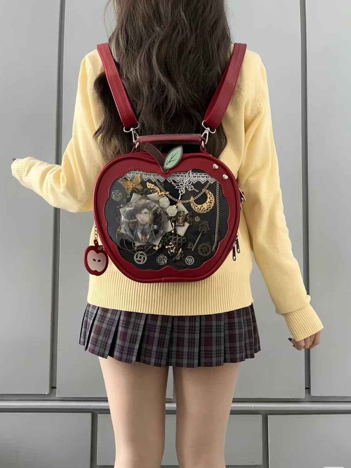 Apple-Shaped Ita Bag - Crossbody and Backpack for Pins and  display picture 3