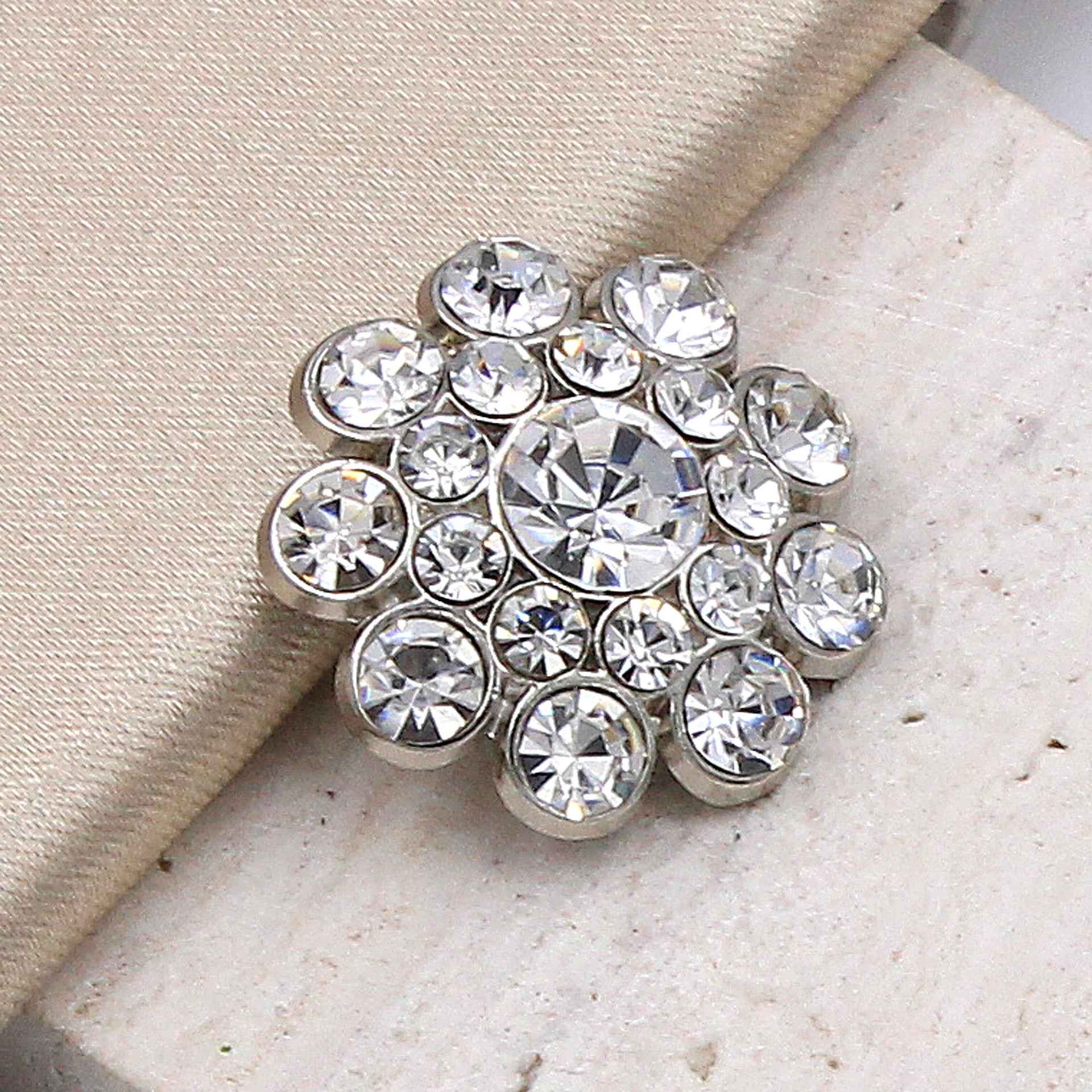 Runde Strass-Metallkammknöpfe, dichtes offenes Cluster (Style 2), silberfarben