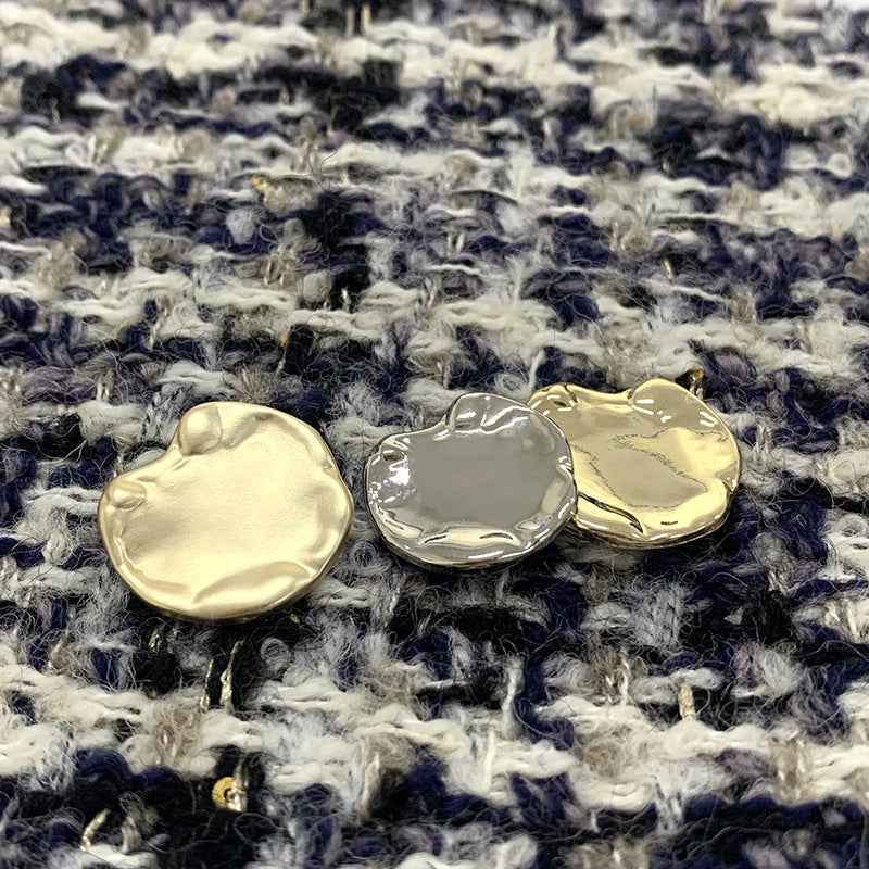 Irregular slim metal hand-sewn buttons in gold and silver discs, 18/21/23mm