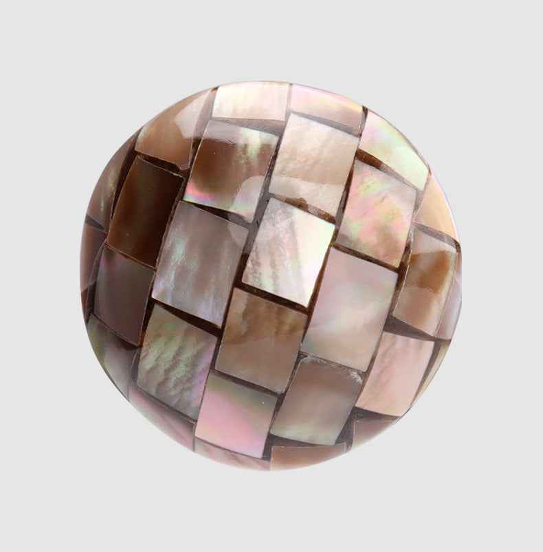 Schmetterlingsmuschel-Knopf mit perlmuttigem Farbspiel, rundes Viereckmuster