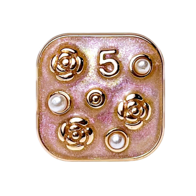 Quadratischer Ziernähknopf Nr. 5 mit Perlenblüten, pink-gold schimmernd