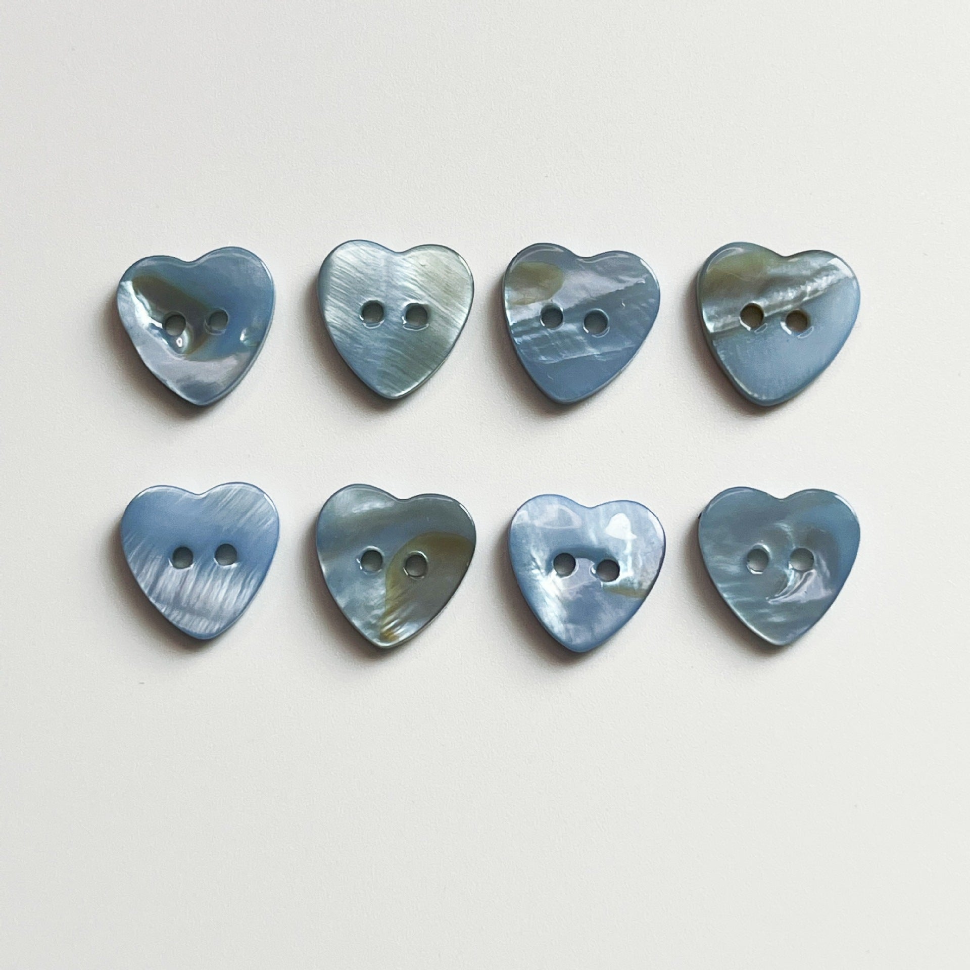 Blue heart-shaped natural river shell buttons, glossy finish, 2-hole design (60pcs)