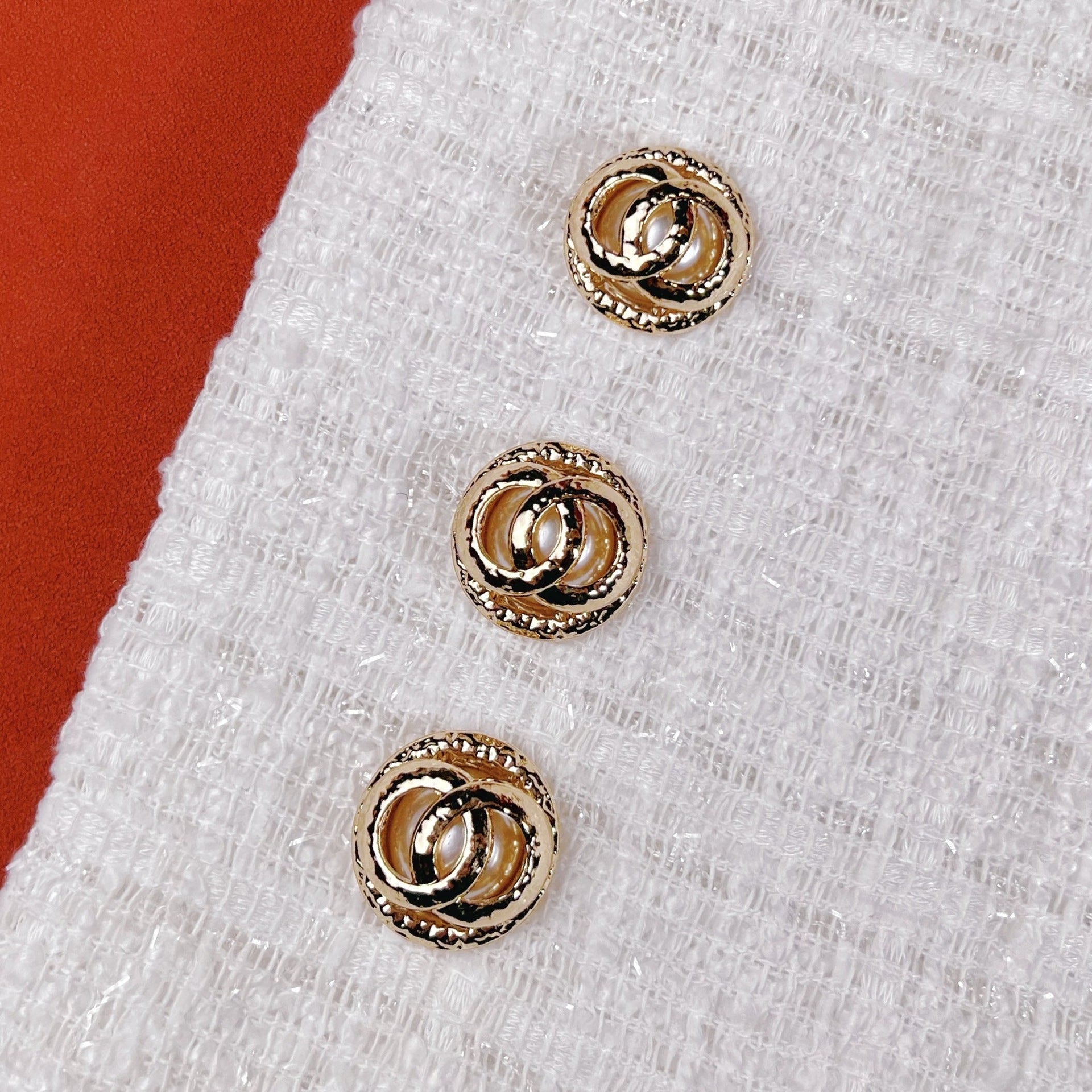 Set aus 3 roségoldfarbenen Doppelring-Metallknöpfen mit Perlenoptik