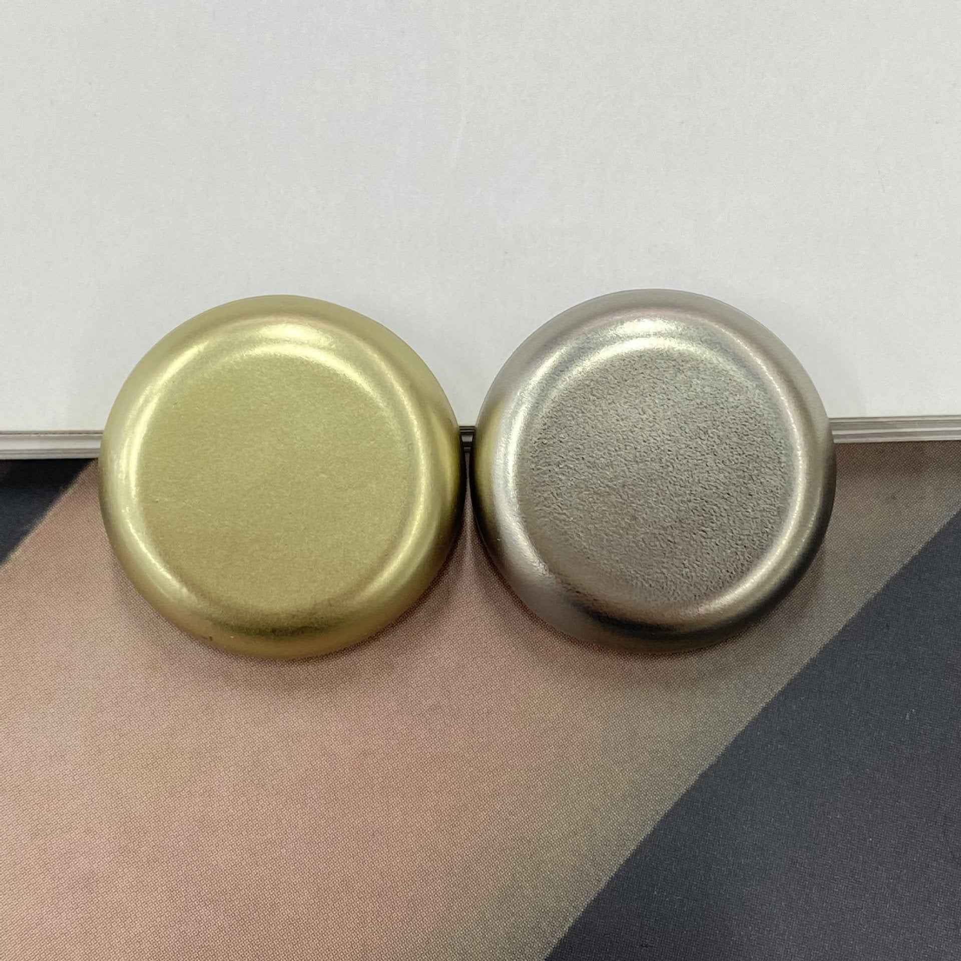 Gold and nickel flat metal shank buttons, 15/18/20/22 mm