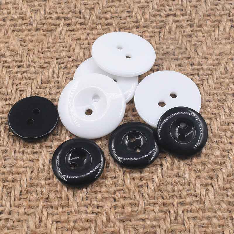 Mixed set of round resin buttons: black and white, each with two holes