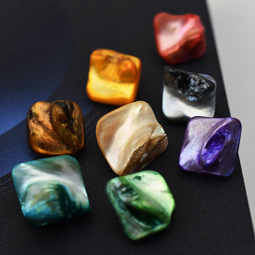 20mm irreguläre Muschelknöpfe, 8 Farben-Set, Metallzapfen; mehrere Farben sichtbar