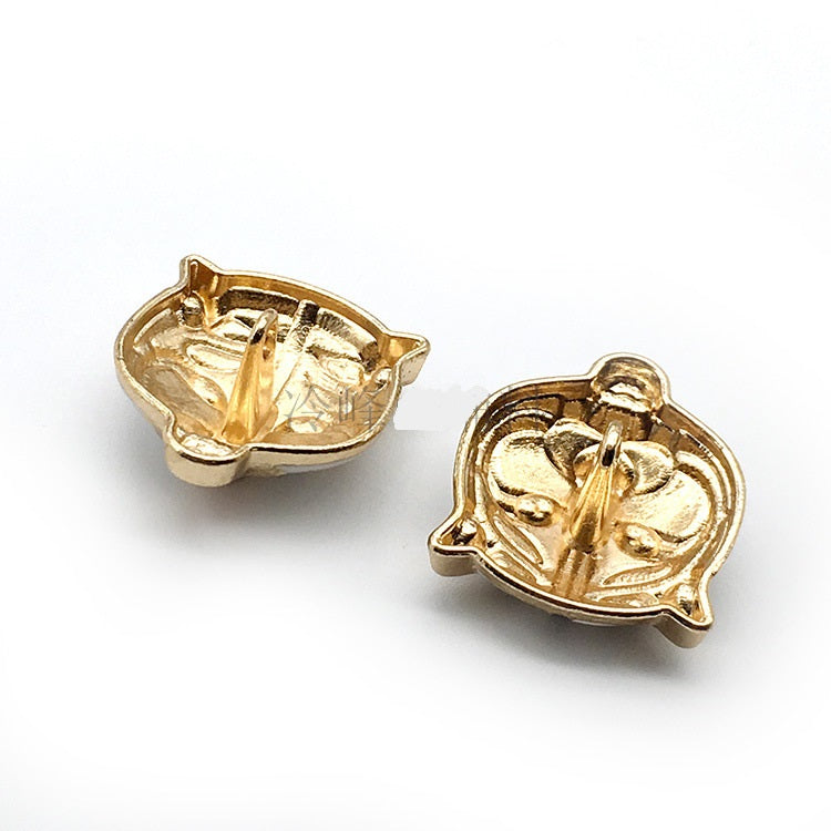 25-mm Leopard-Kopf Metallknopf, goldfarben, Rückansicht mit Metall-Nähstiften