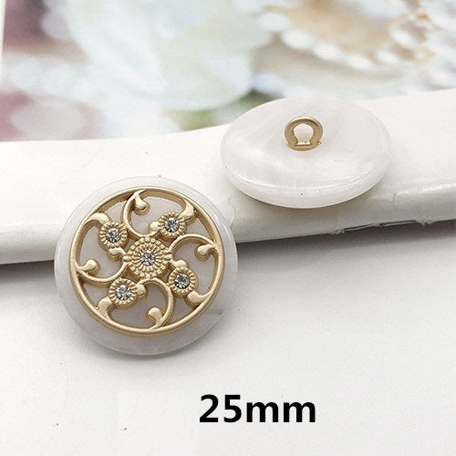25mm runder Knopf, weißer Schmuckrahmen mit goldfarbenem Ornament und Stegöse