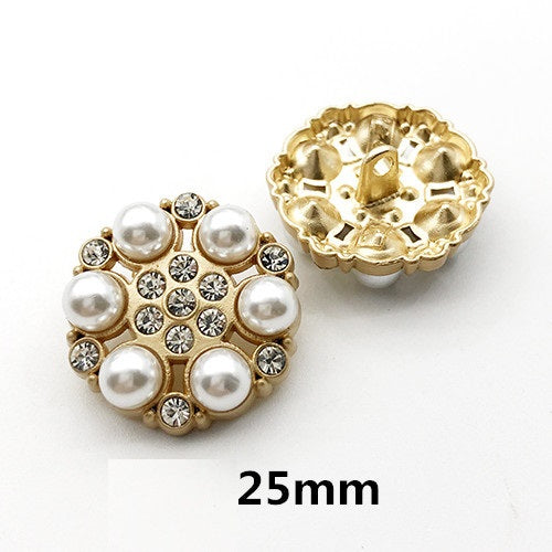 25mm runder Strass-Perlenknopf, goldfarbener Rahmen mit weißen Perlen