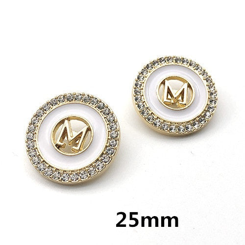 25mm runde Knöpfe, goldfarbener Strassring mit M-Monogramm im Kreis, hell
