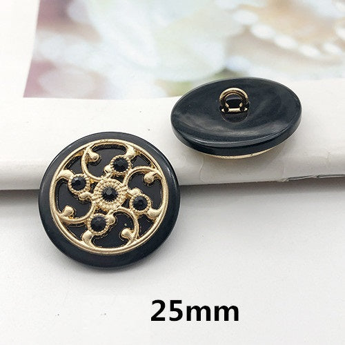 25mm runder Knopf, schwarzer Hintergrund mit goldfarbenem Ornament und Stegöse