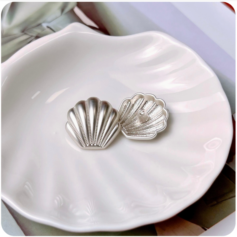 Matte silver shell-style metal shank buttons (18/23mm) shown in a set of two
