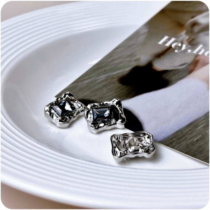 Silver-tone beveled diamond rectangular hollow metal button set with metal prongs