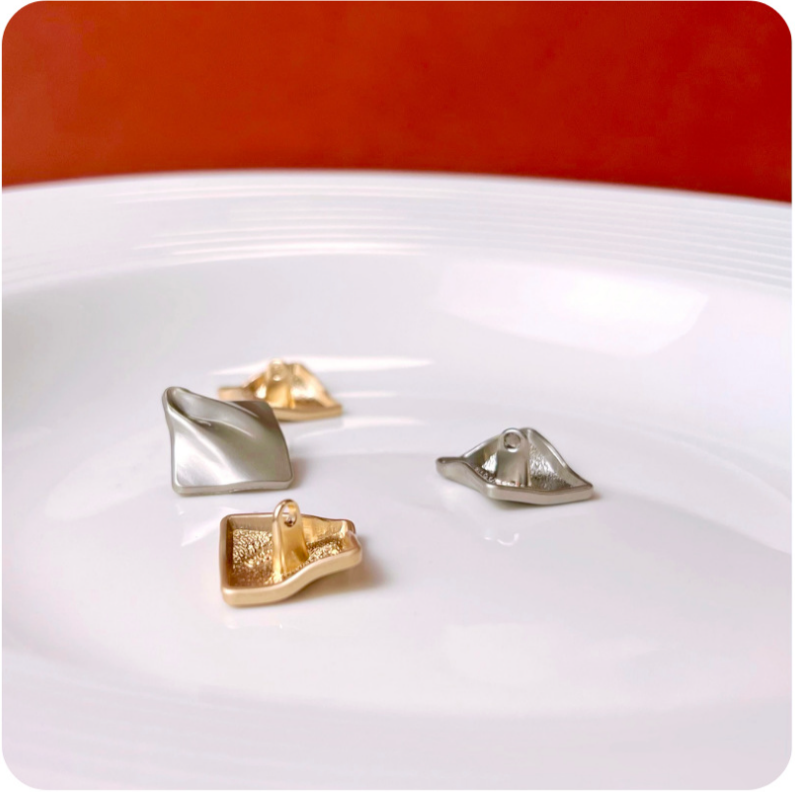 Diamond-textured metal shank buttons with shiny gold and silver finishes, 4 shown