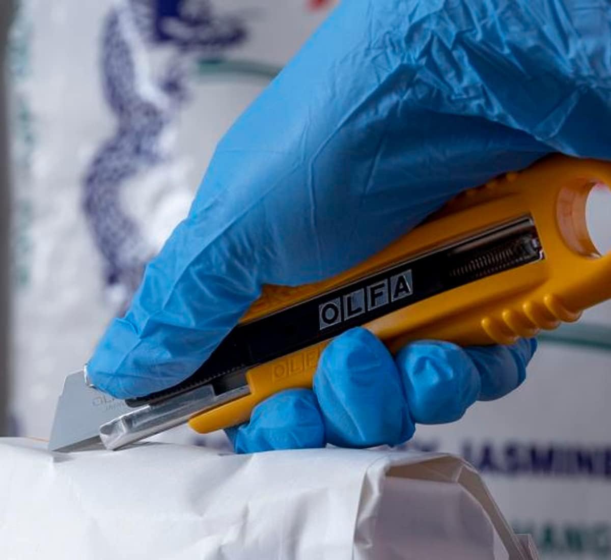 Using Retractable Razor Knife OLFA Self-Retracting Safety Utility Knife (SK-4)
