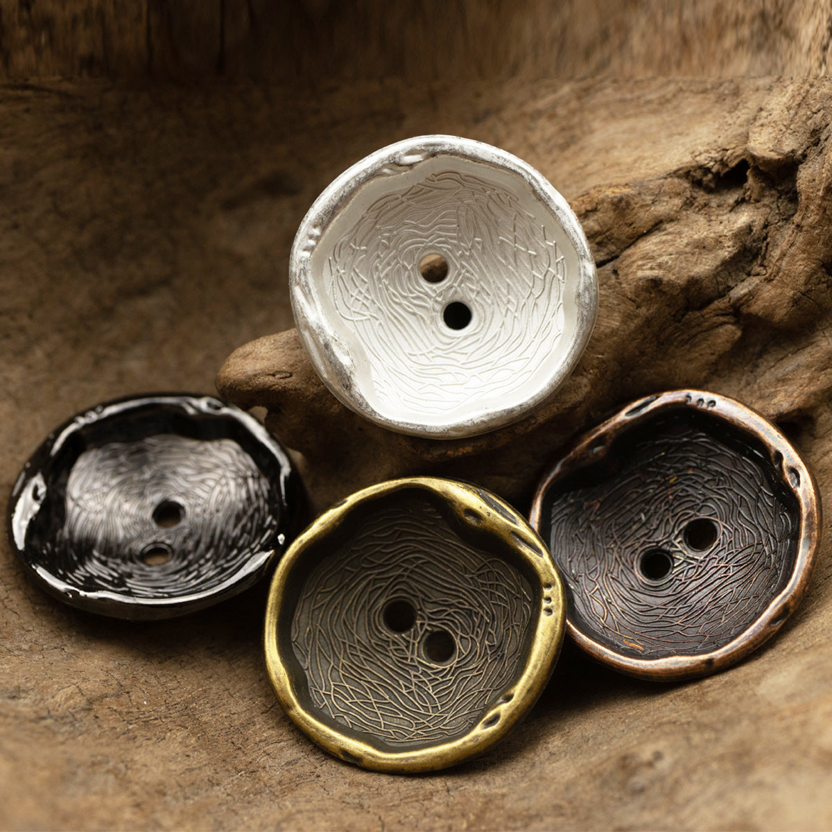 Irreguläre Metallknöpfe, Zinklegierung, 2-Loch, Silber-, Schwarz-, Gold- und Bronzefarben (mehrfach)
