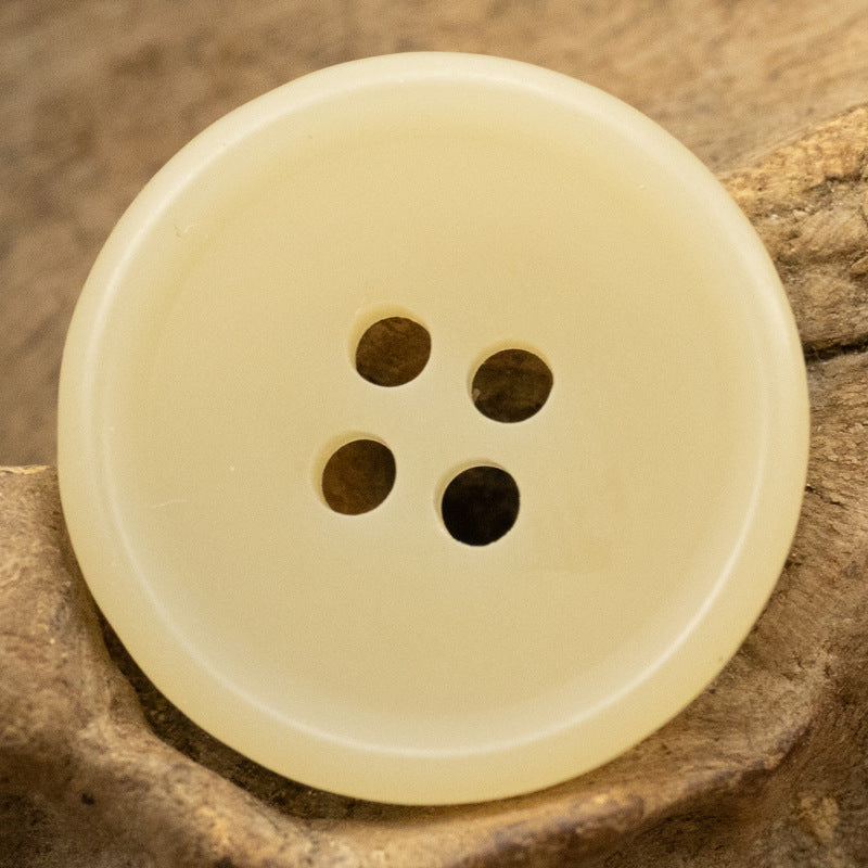 Beigefarbener Resin-Flachknopf, 4 Löcher, rund, glatte Oberfläche