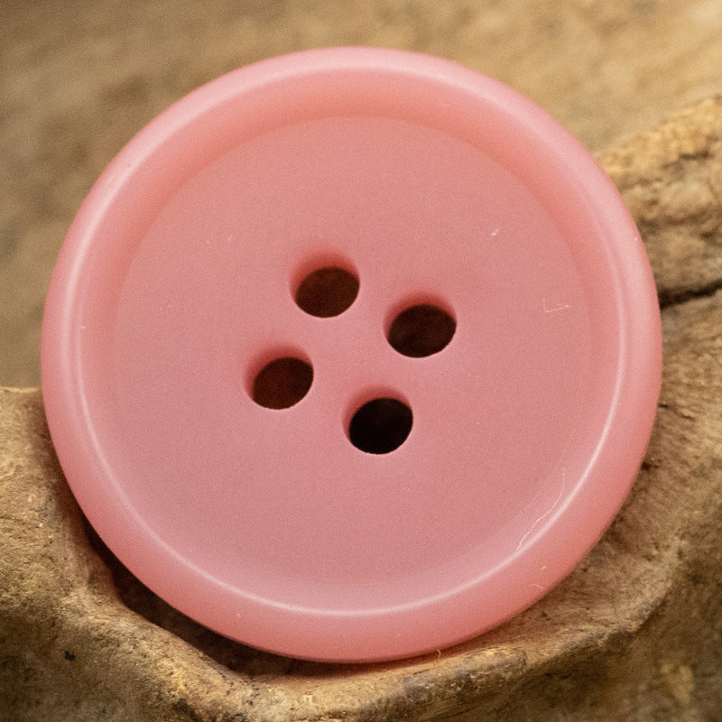 Rosafarbener Resin-Flachknopf, 4 Löcher, rund, glatte Oberfläche