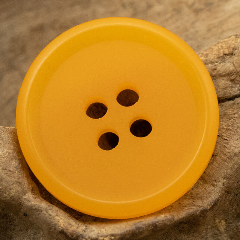 Orangefarbener Resin-Flachknopf, 4 Löcher, rund, glatte Oberfläche