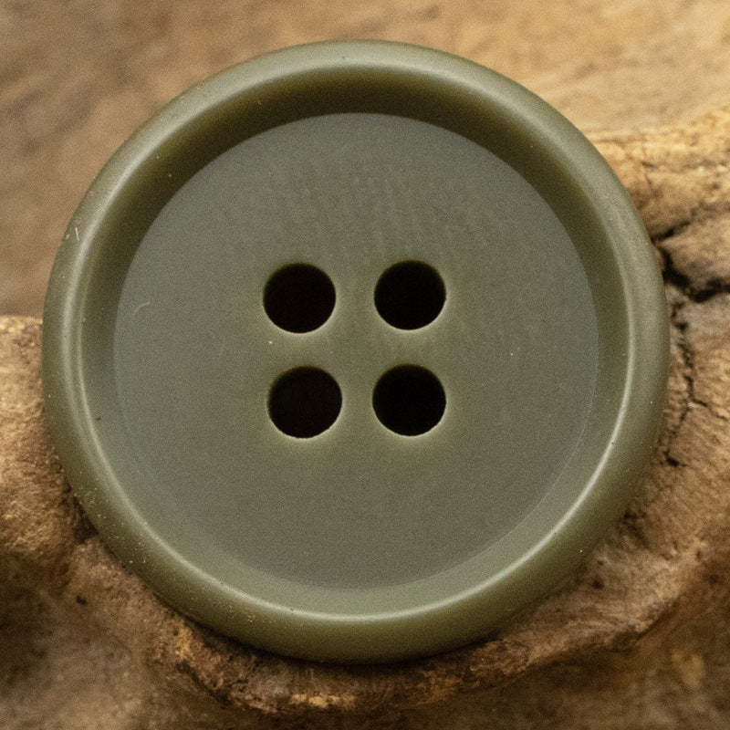 Armeefarbener Resin-Flachknopf, 4 Löcher, rund, glatte Oberfläche