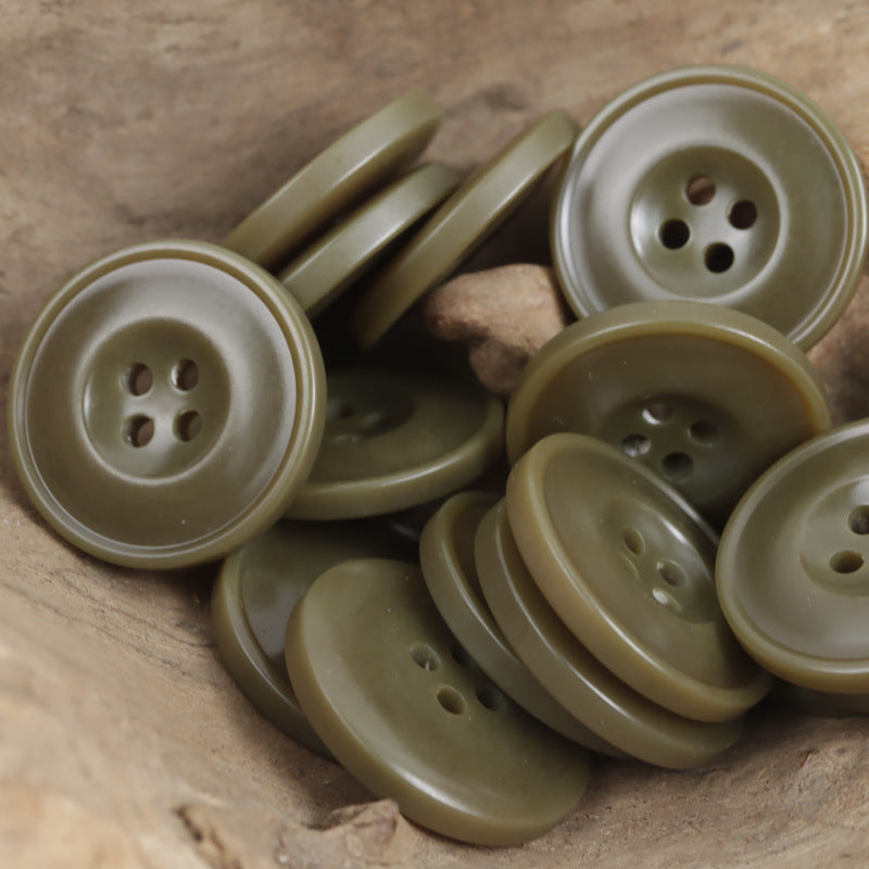 Olivegrüne runde 4-Loch-Resin-Knöpfe, mehrere Stücke