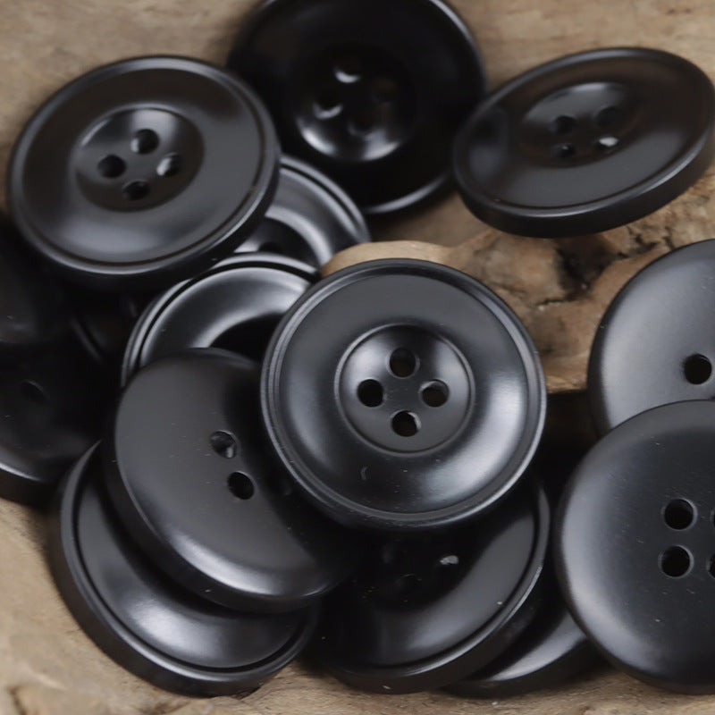Schwarze 4-Loch-Resin-Knöpfe, mehrere runde Varianten, matte Oberfläche