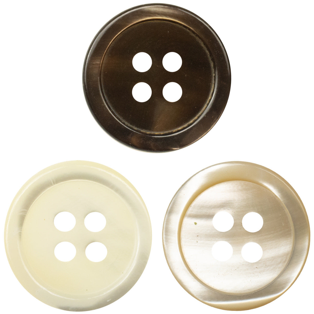 Muschelknöpfe: dunkelbraun, beige/creme und hellbraun, je 4 Löcher