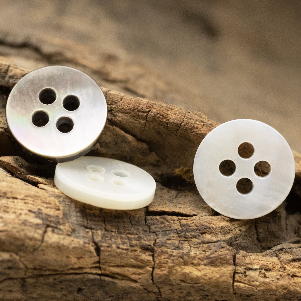 Natural pearl shell buttons, double flat, four-hole, white and coffee colors
