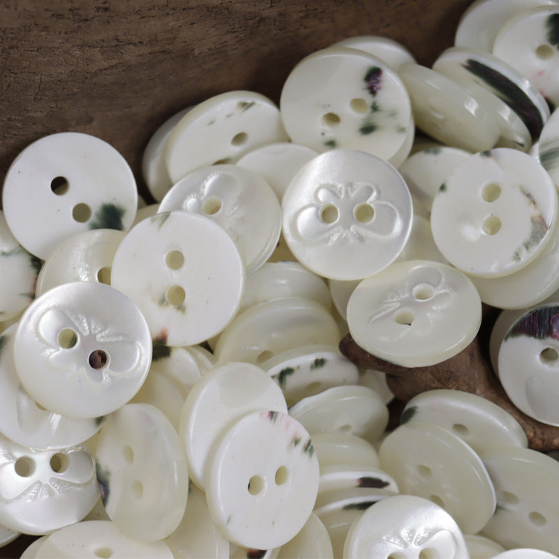 Natural shell buttons in off-white/beige tones, round fish-scale glitter, 2 holes