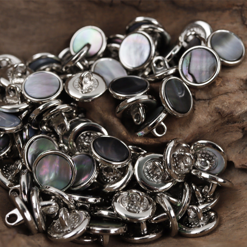 Metallknöpfe mit Schalen-Einlage, silberfarbene Fassung, mehrere Stück im Set