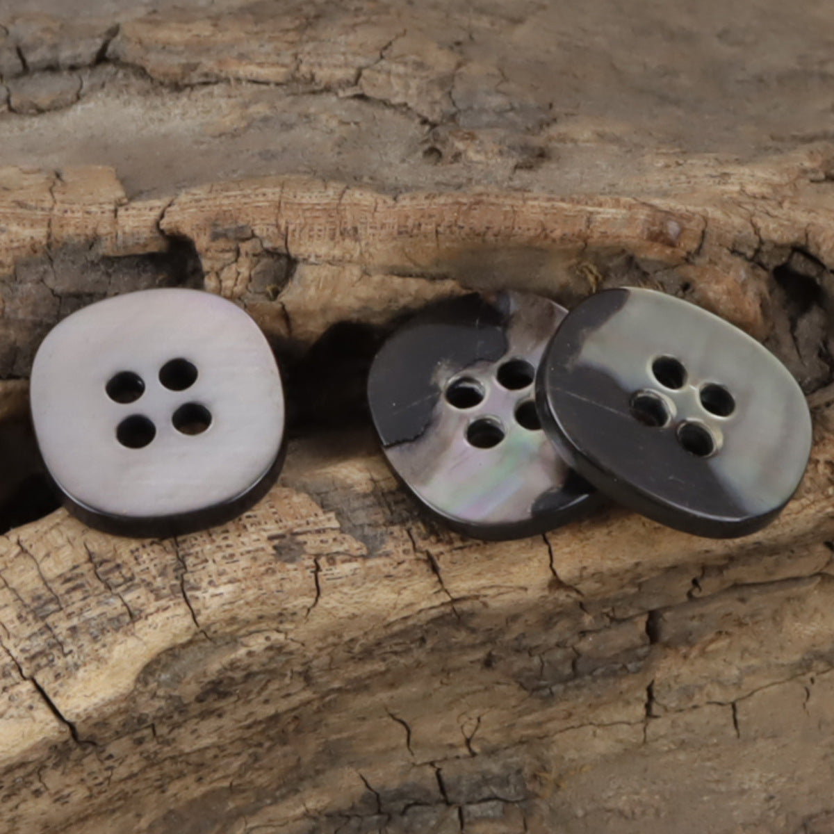 Pearl shell buttons pair: light mother-of-pearl and dark black with 4 holes