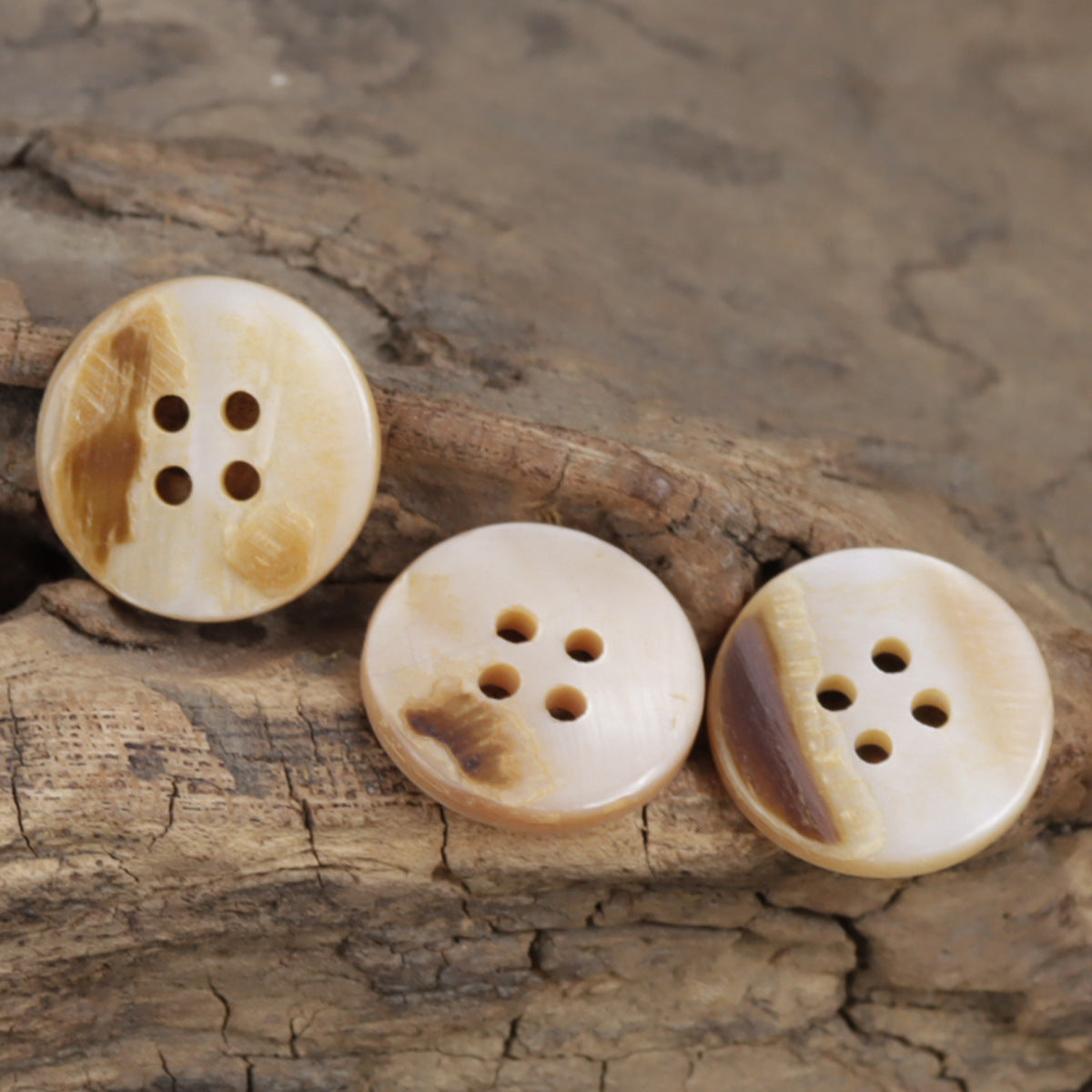 Light beige irregular shell buttons, mixed two- and four-hole faces