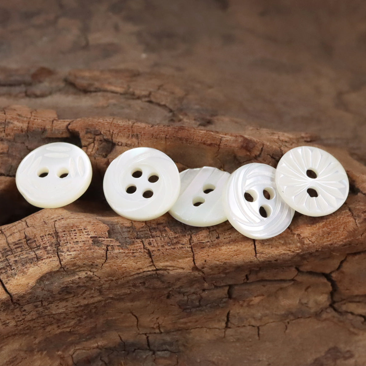 Assorted natural shell shirt buttons with 2-hole and 4-hole faces, white