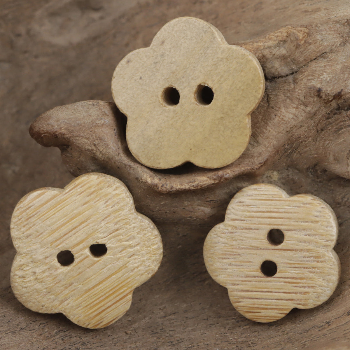 Flower-shaped bamboo buttons, mixed light wood tones, two-hole faces (4 pcs)