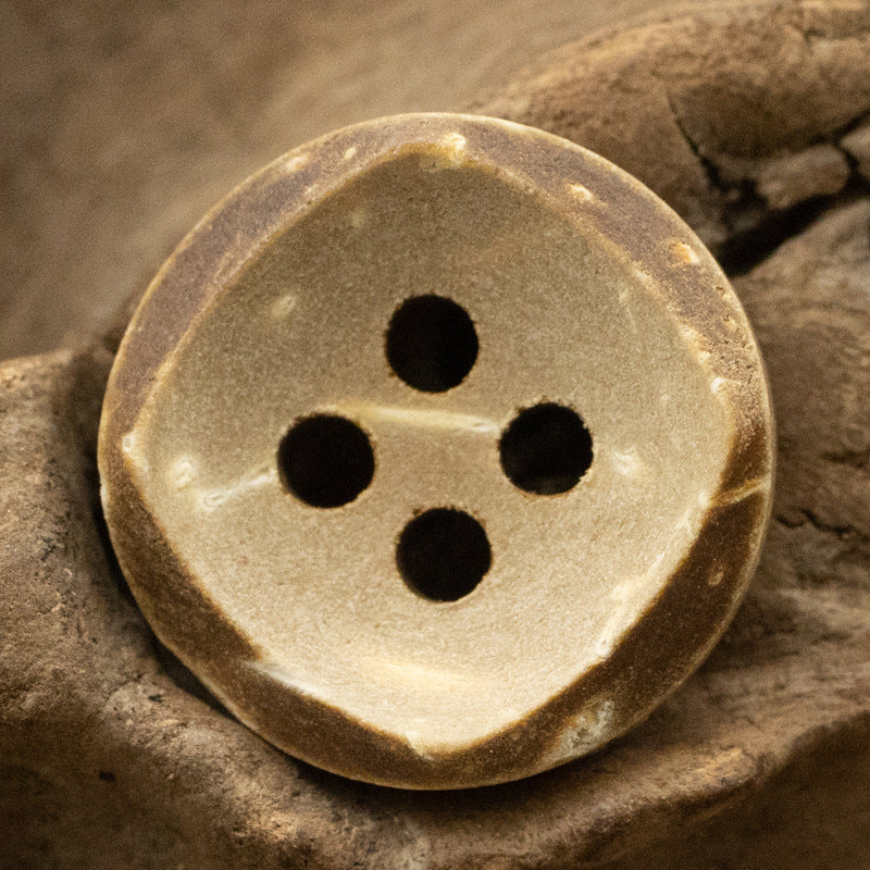 Kokosnussknopf beige, schalenförmig mit 4 Löchern