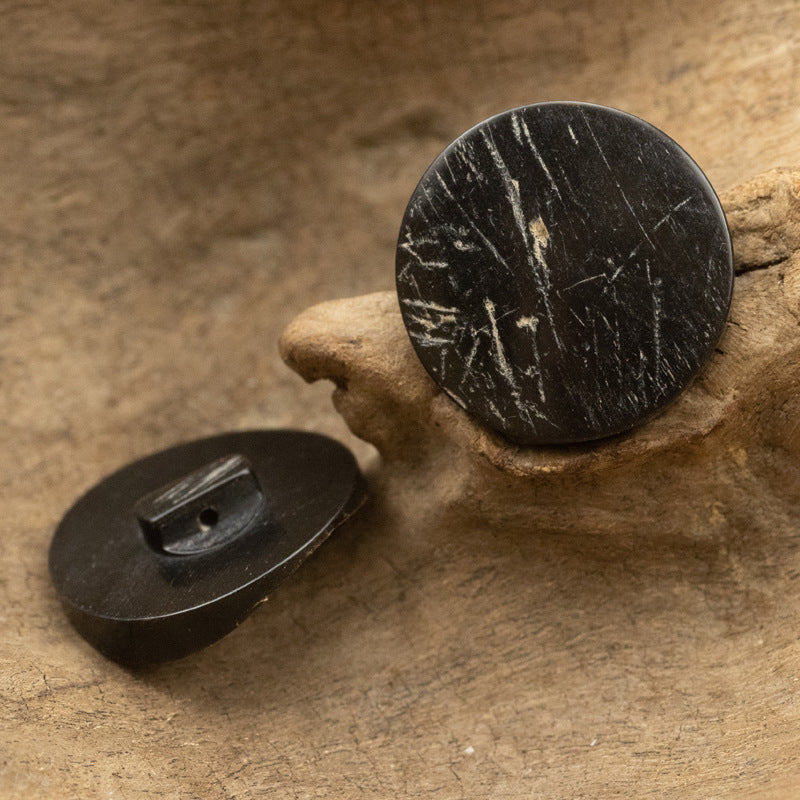 Black horn button with concealed holes, rough face, 15–28mm (2 sides)