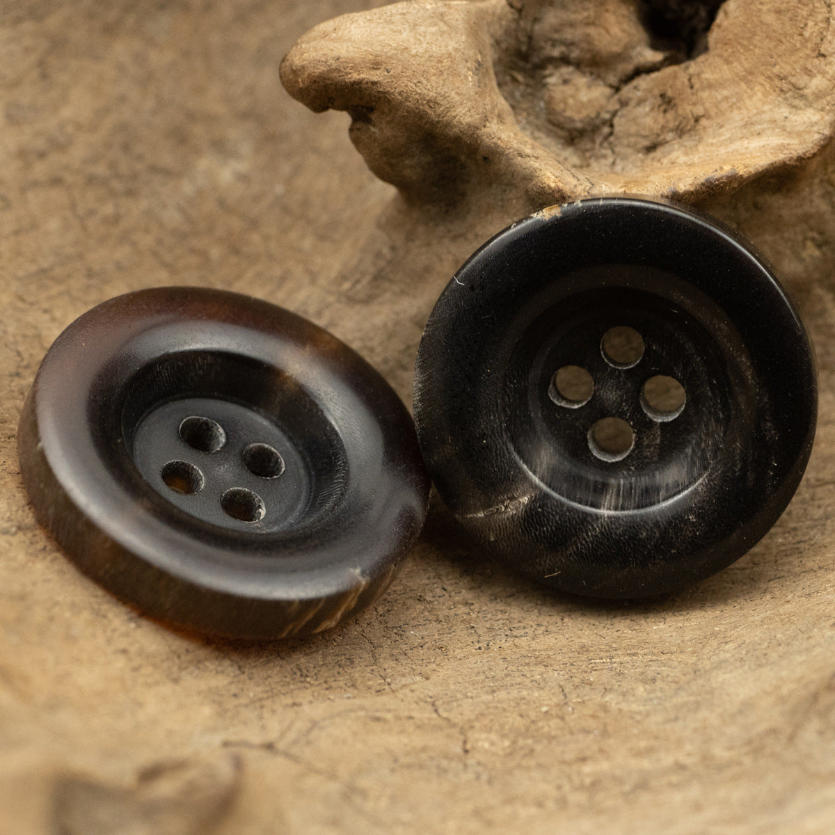 Thickened horn buttons, 4-hole, black and coffee-brown (2 pcs)