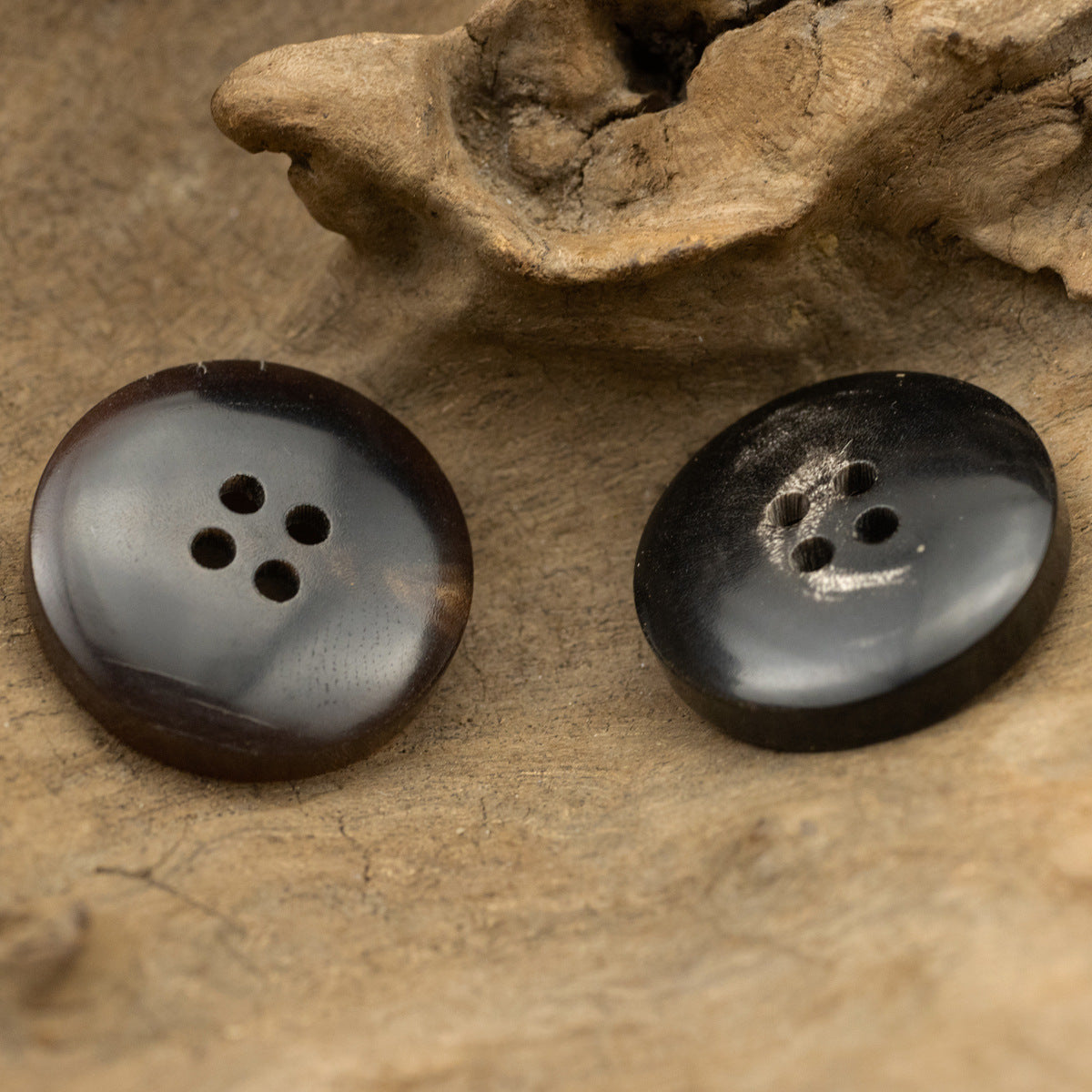 Thickened horn buttons, 4-hole, dark gray and black (2 pcs)