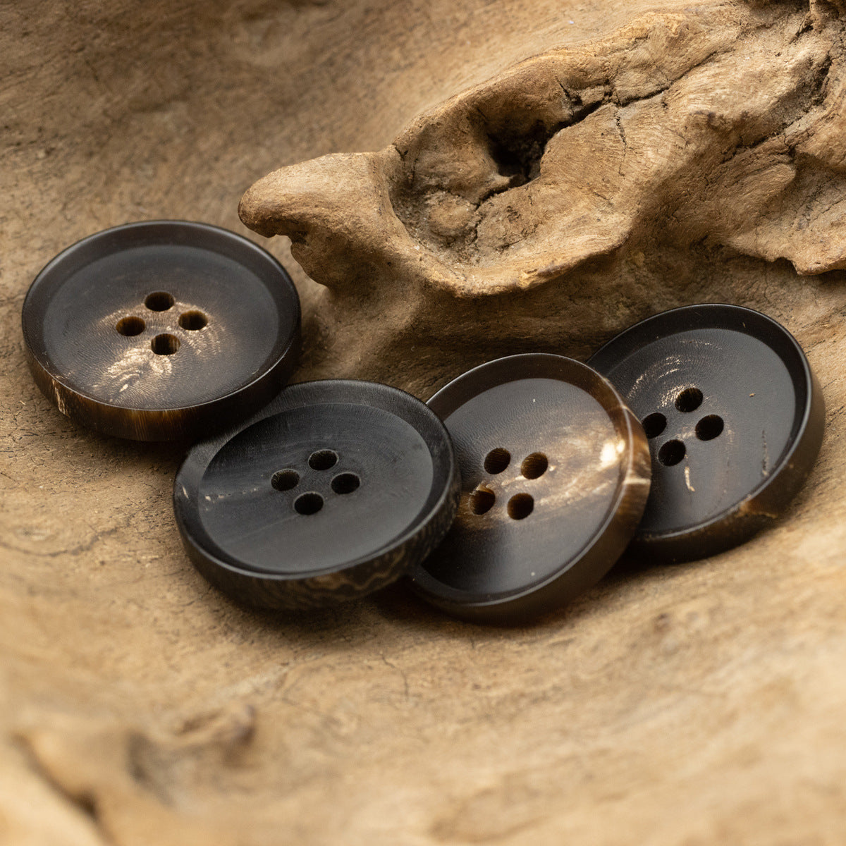 Matte vintage black horn buttons, 4-hole, 15–25mm, set of 6 front angles