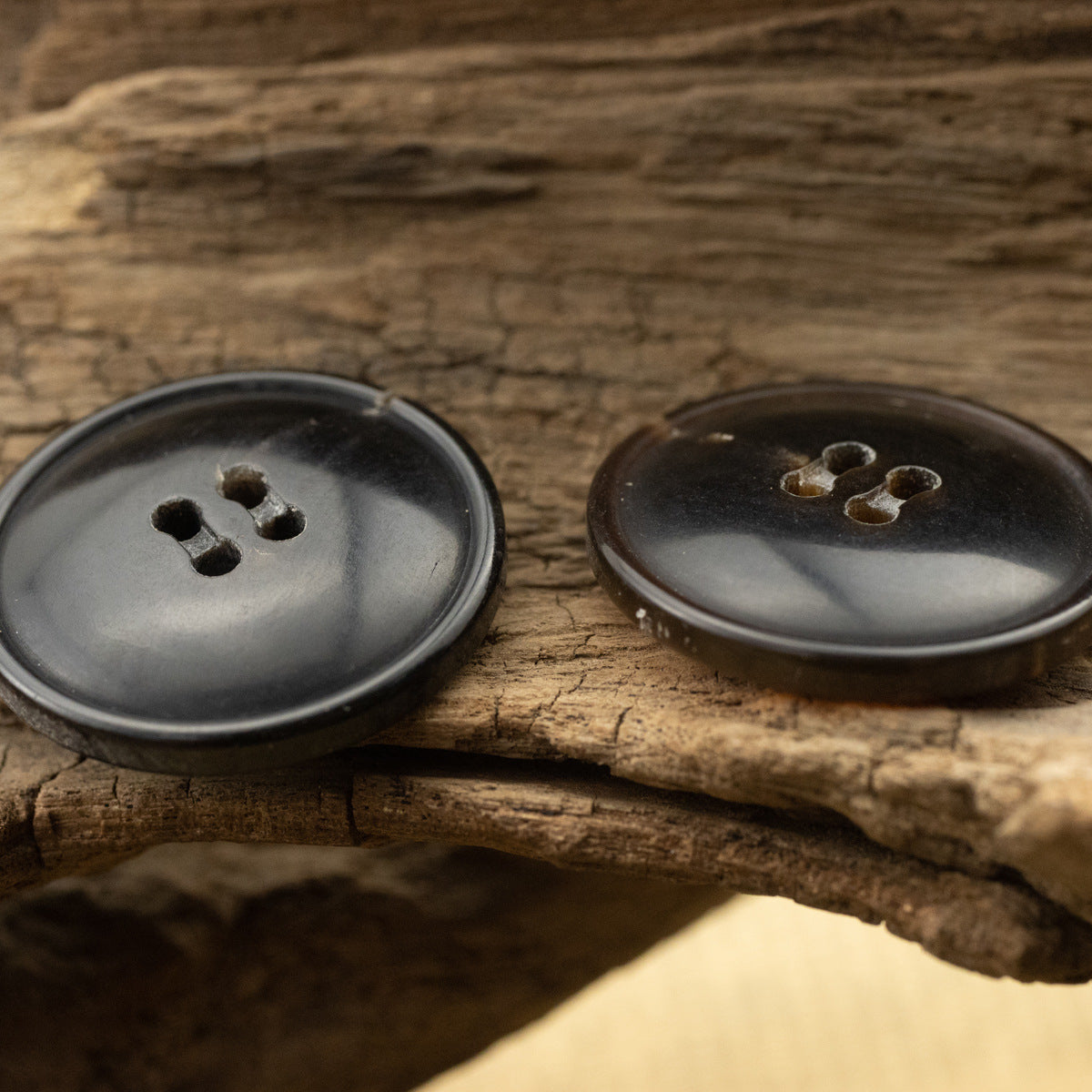 15-25mm Narrow-Edged Black Coffee Horn Buttons 10pcs