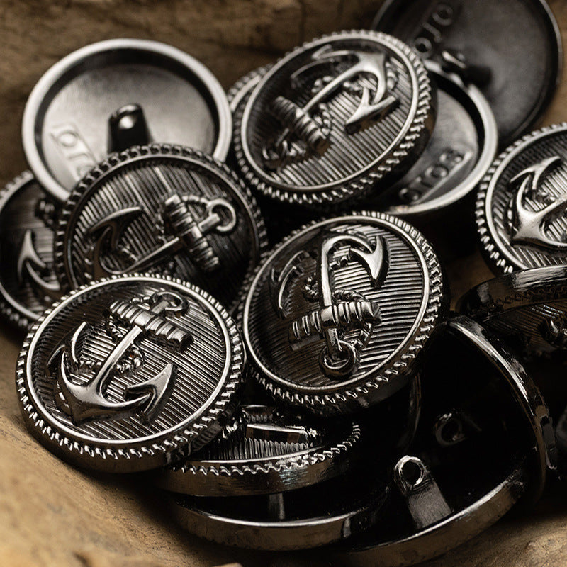 Boutons métal motif ancre en argenté, quelques touches noires