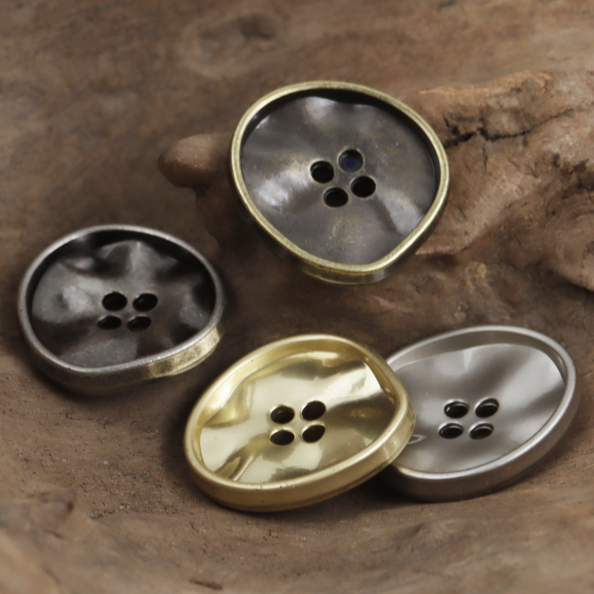 Four-hole metal triangle buttons in gold and dark silver finishes, metal set