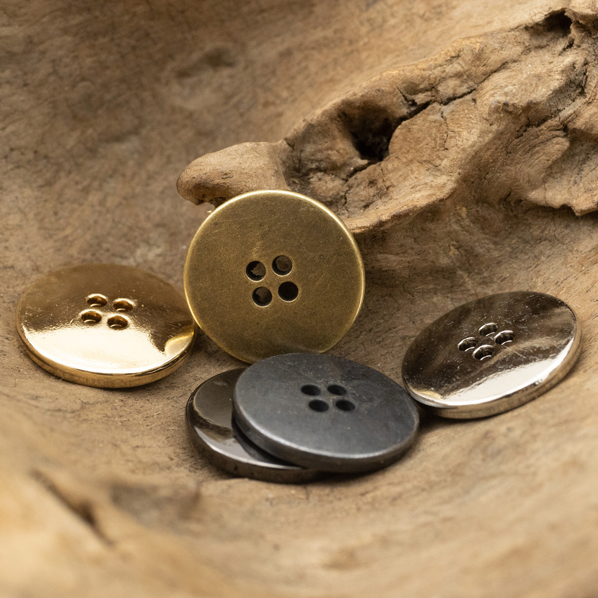 Round 4-hole metal buttons in bronze, gold, and dark gray, four-hole fronts