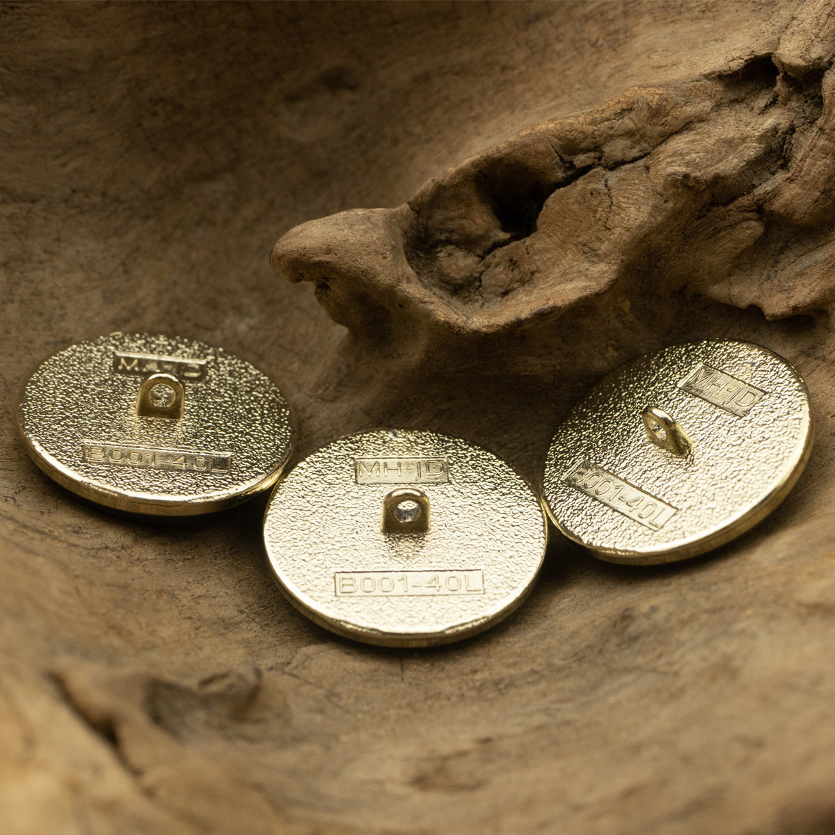 15–25 mm resin and metal buttons, back sides with shank loops and stamped markings