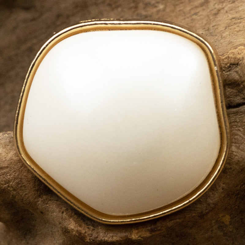 Goldfarbener Resin-Metallknopf, unregelmäßiges Polygon, glatte Vorderseite