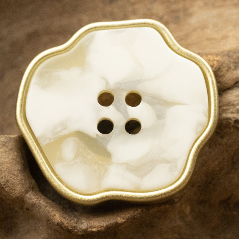Plum blossom resin button, beige marble look, 4 holes, gold rim